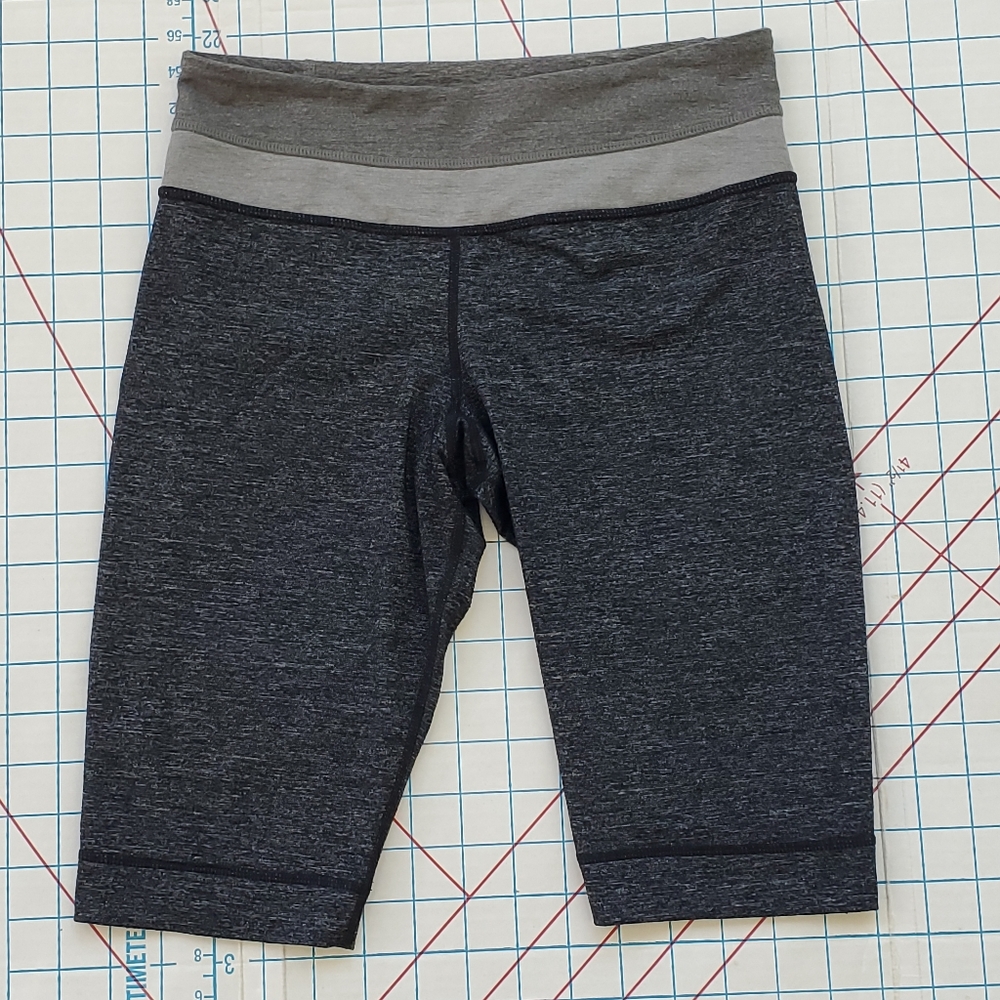 Lululemon Bike Athletic Shorts Women's Size 4 Grey Gray Stretchy Stretch Fitted